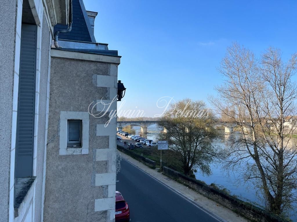A vendre à AMBOISE Manoir face à la Loire