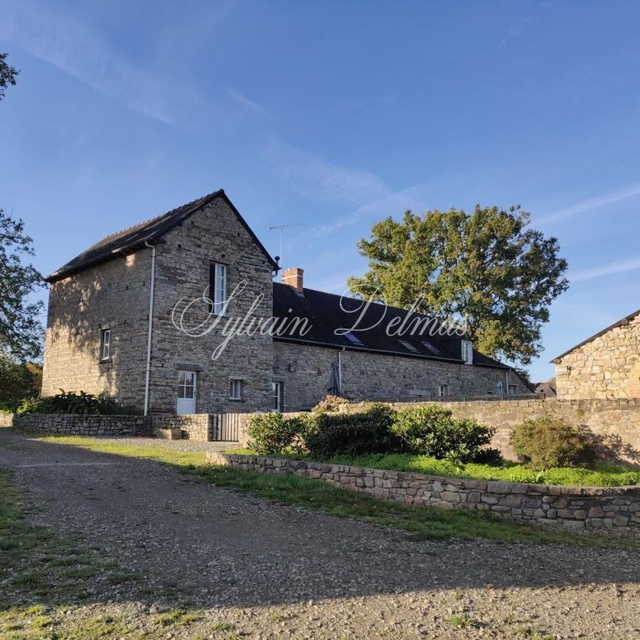 Château — A VENDRE CHATEAU XVII ÈME PROCHE DE RENNES