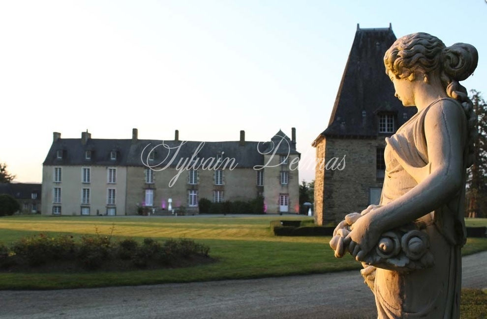 Château — A VENDRE CHATEAU XVII ÈME PROCHE DE RENNES
