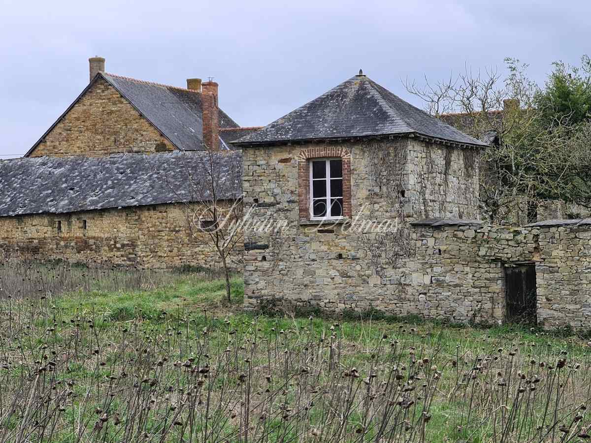 Château — A VENDRE CHATEAU XVII ÈME PROCHE DE RENNES