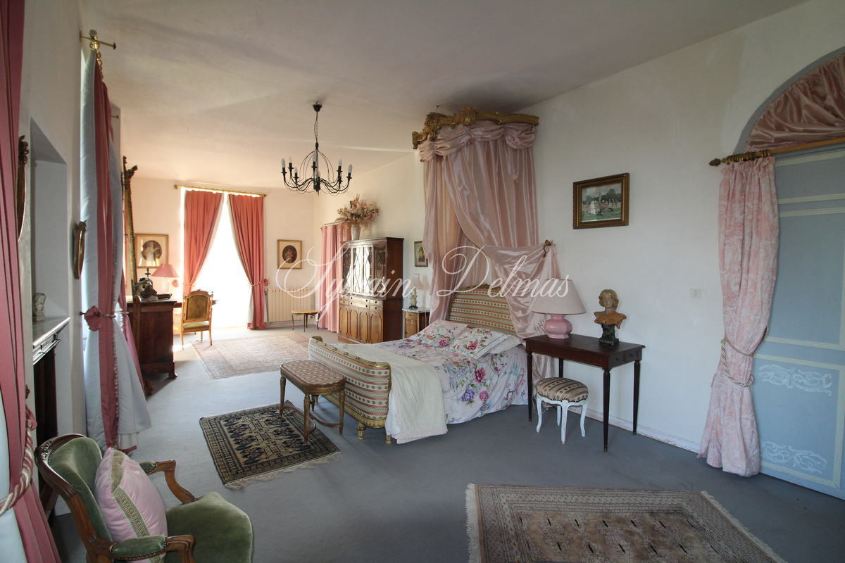 Château — A VENDRE CHATEAU XVII ÈME PROCHE DE RENNES