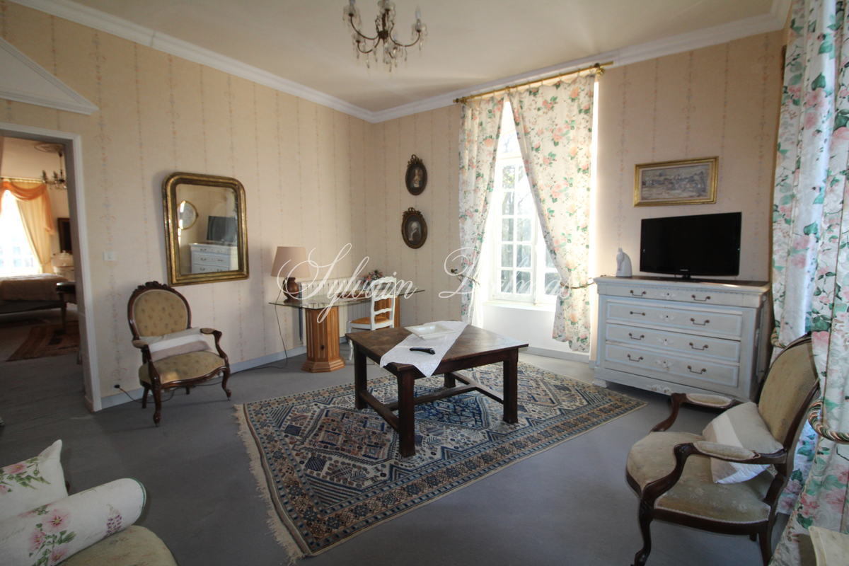 Château — A VENDRE CHATEAU XVII ÈME PROCHE DE RENNES