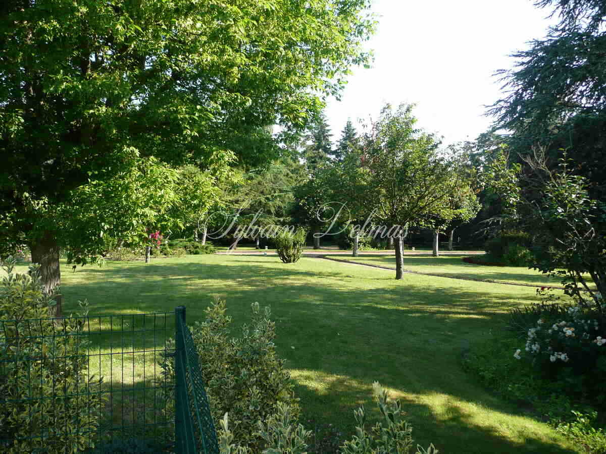 Domaine — PROPRIETE SUR 1.5 HECTARES EN PERIPHERIE DE TOURS SUD