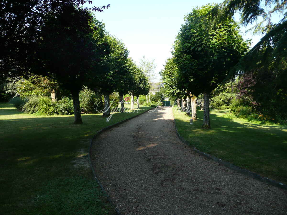 Domaine — PROPRIETE SUR 1.5 HECTARES EN PERIPHERIE DE TOURS SUD