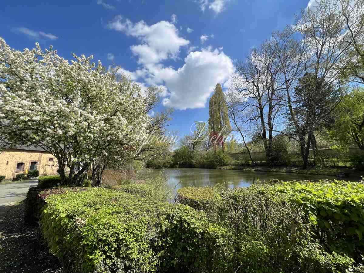 Château XVIIIème 8 hectares à 1h30 de Paris, 40 KM du Mans de Tours et de Vendômes