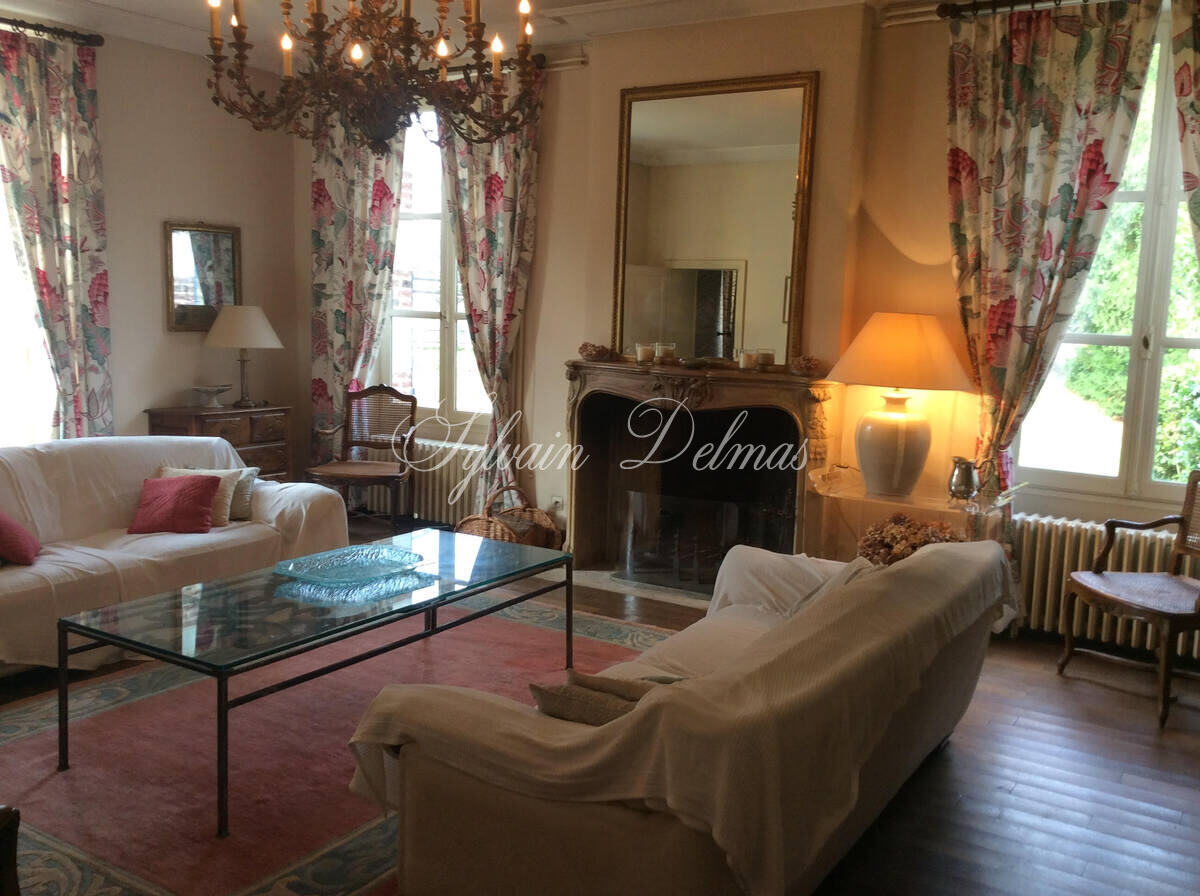 Château XVIIIème 8 hectares à 1h30 de Paris, 40 KM du Mans de Tours et de Vendômes