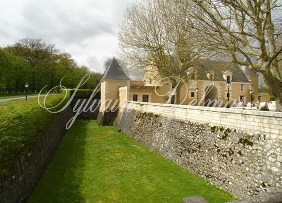 A vendre fabuleux Château Renaissance sur un domaine de 26 hectares