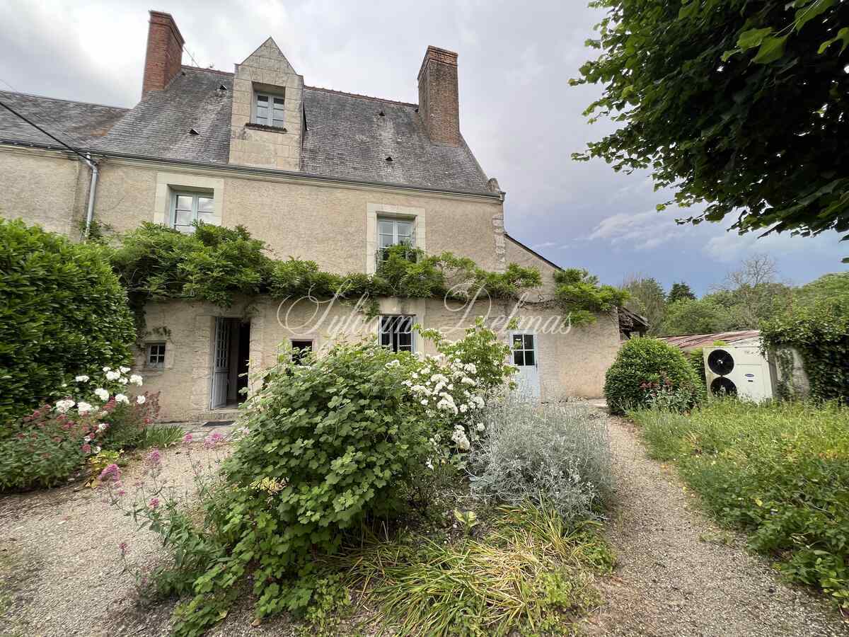 Exceptionnel manoir du XVème entièrement restauré, piscine intérieur, ascenseur
