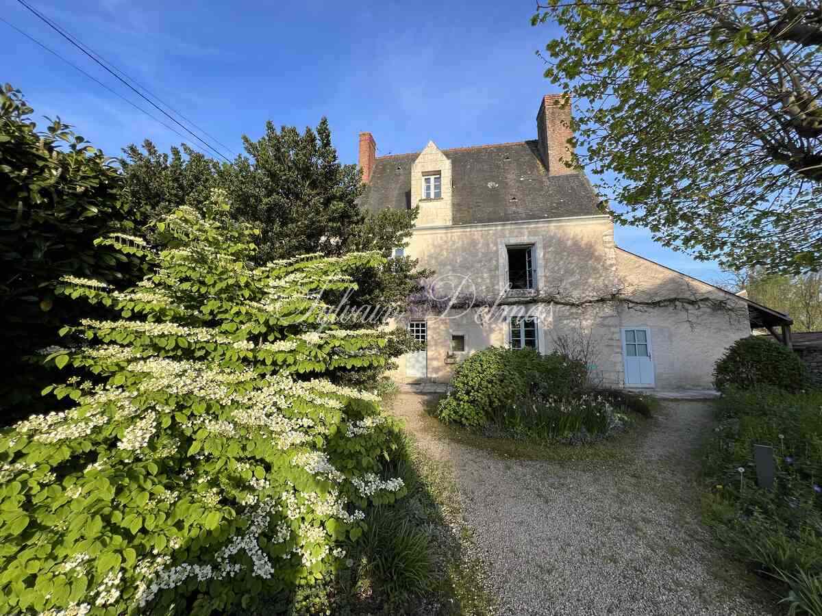 Exceptionnel manoir du XVème entièrement restauré, piscine intérieur, ascenseur