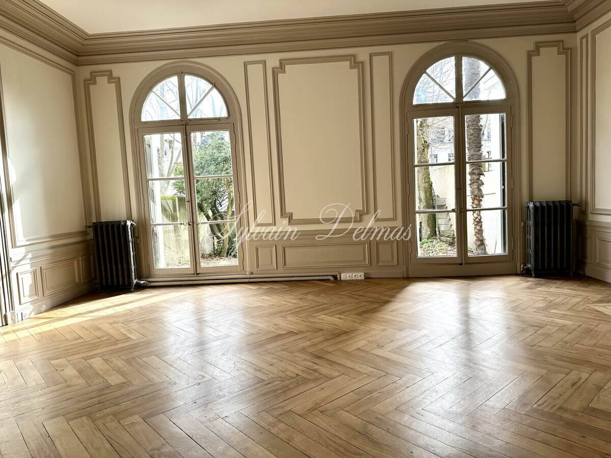 Hôtel particulier — HOTEL PARTICULIER TOURS BERANGER
