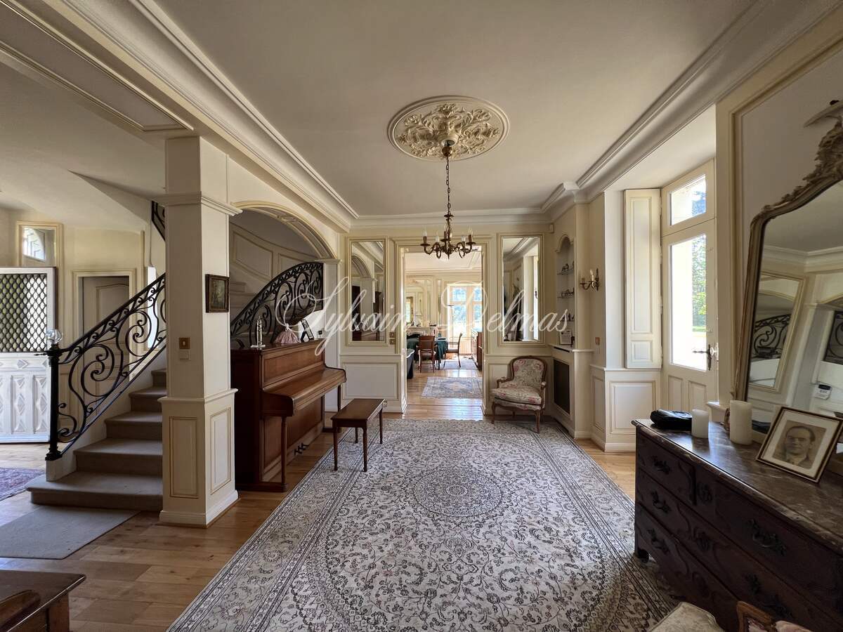 Château — CHATEAU XVI ème sur 18 hectares