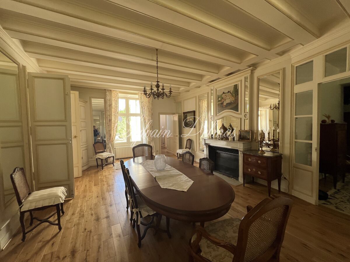 Château — CHATEAU XVI ème sur 18 hectares