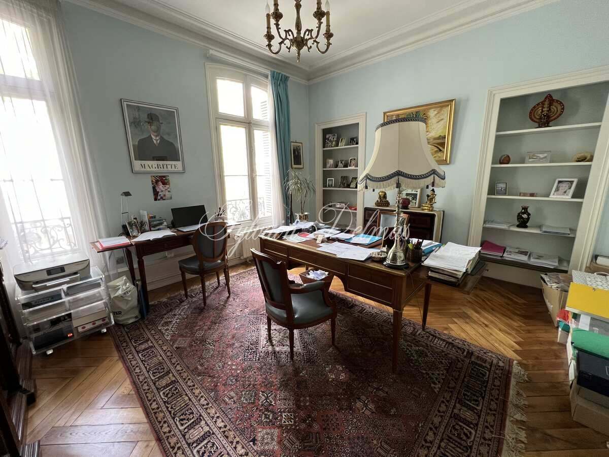 Hôtel Particulier Boulevard Béranger 303m2