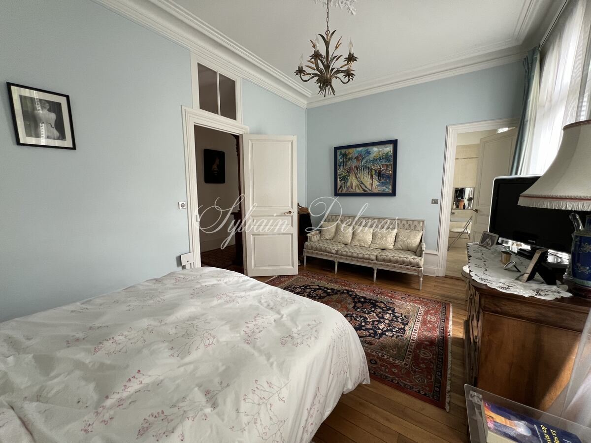 Hôtel Particulier Boulevard Béranger 303m2