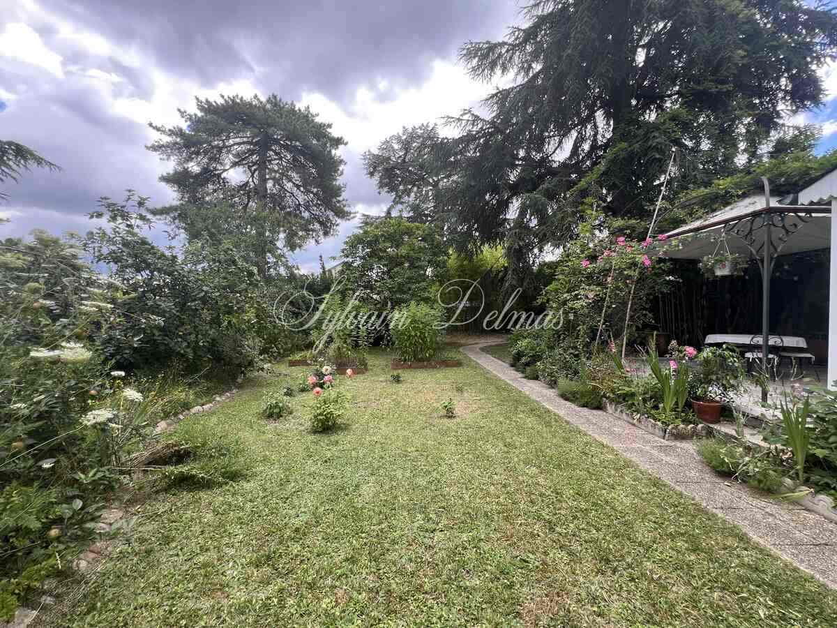 Maison de maître — Saint Cyr sur LOIRE à 5 minutes du centre de TOURS maison XIXème 220 M2 avec jardin et garage