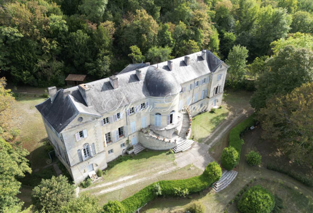 A vendre Château 900 m² à PERIGUEUX