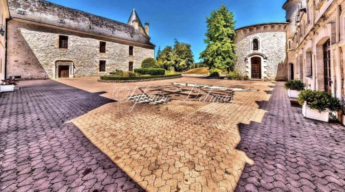 Château — CHATEAU HISTORIQUE XII ET XVème dans le PERIGORD