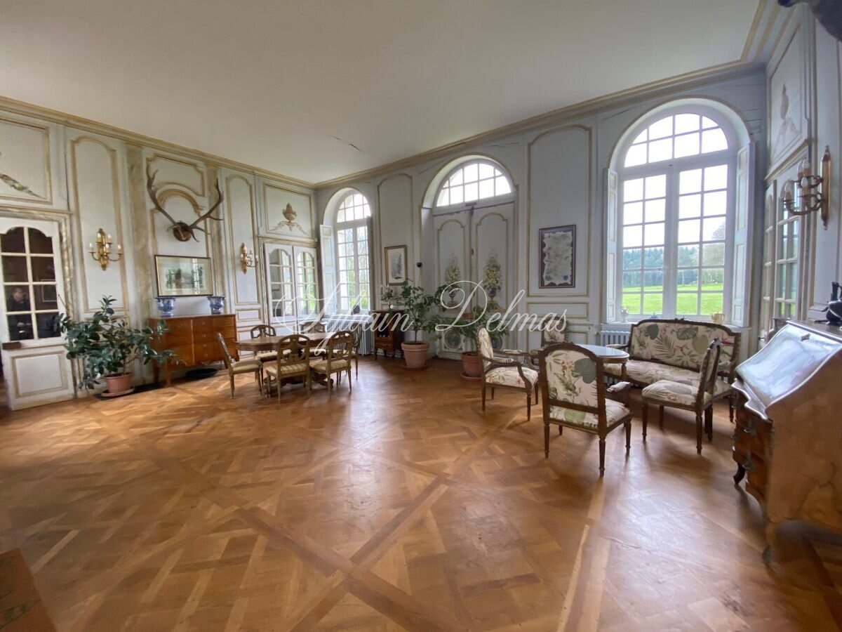 Château — CHATEAU HISTORIQUE DU XIVèmé DANS L'EURE ( 27) 3.450M