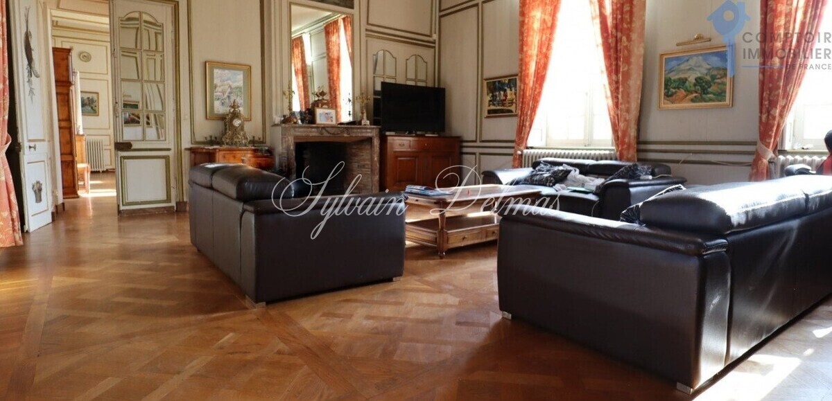 Château — CHATEAU HISTORIQUE DU XIVèmé DANS L'EURE ( 27) 3.450M