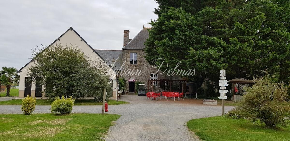 CHATEAU XVII ème AVEC CAMPINC PROCHE DE SAINT MALO