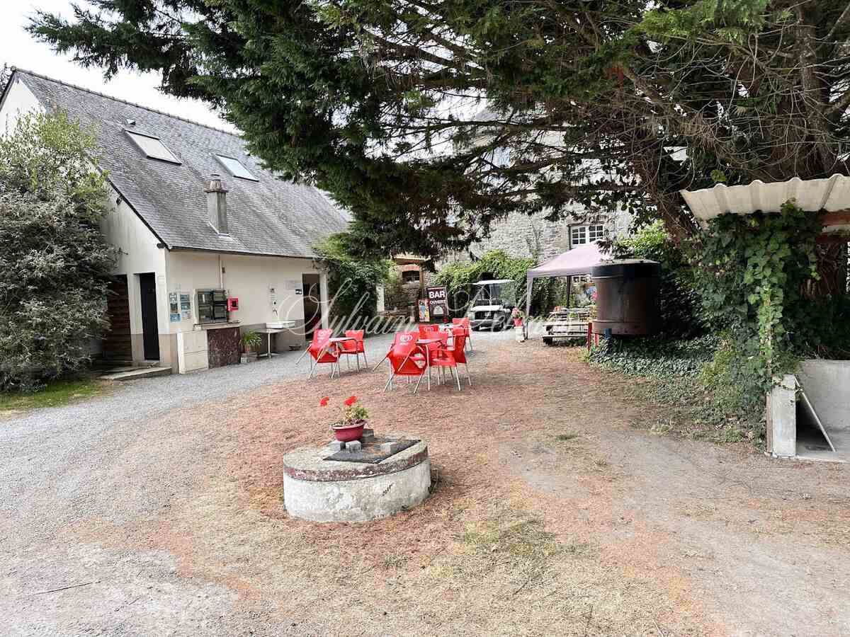 CHATEAU XVII ème AVEC CAMPINC PROCHE DE SAINT MALO
