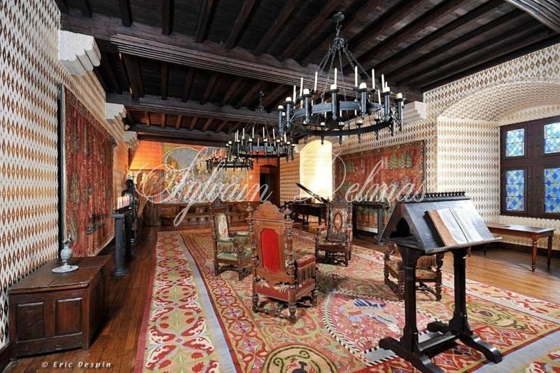 Un château médiéval Dans le Périgord du XIIe siècle situé sur un vaste domaine de 170 hectares avec une restauration complète qui honore son patrimoine.