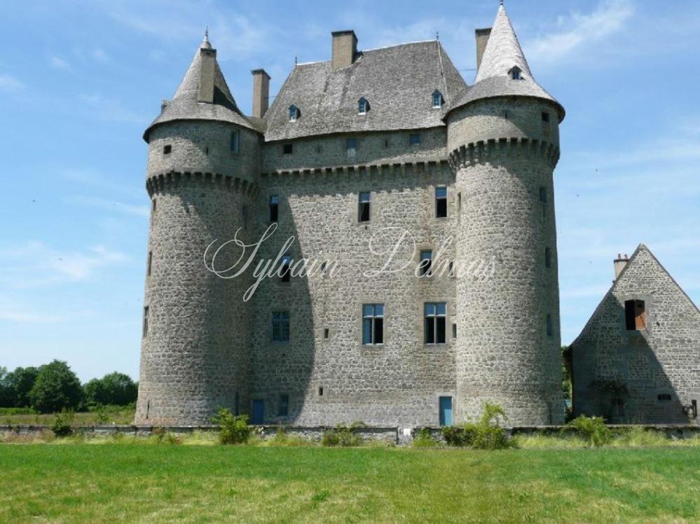 Château — FABULEUX CHATEAU DU XVème dans la CREUSE