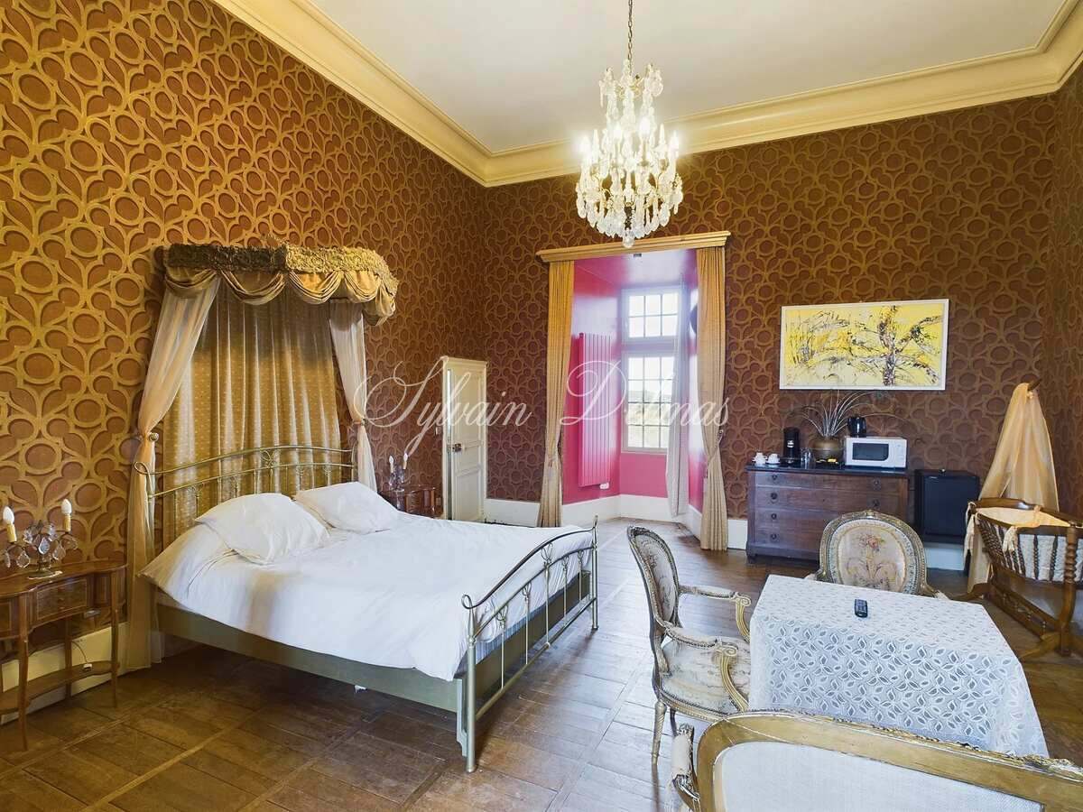 Château — FABULEUX CHATEAU DU XVème dans la CREUSE