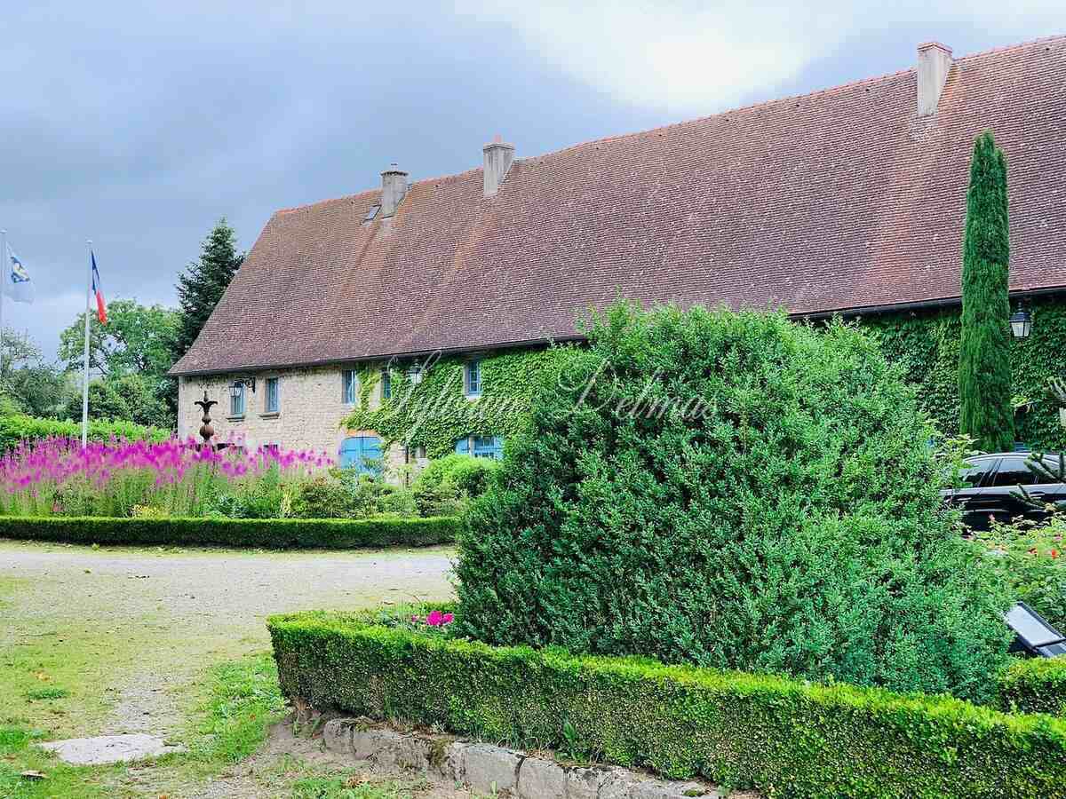Château — FABULEUX CHATEAU DU XVème dans la CREUSE