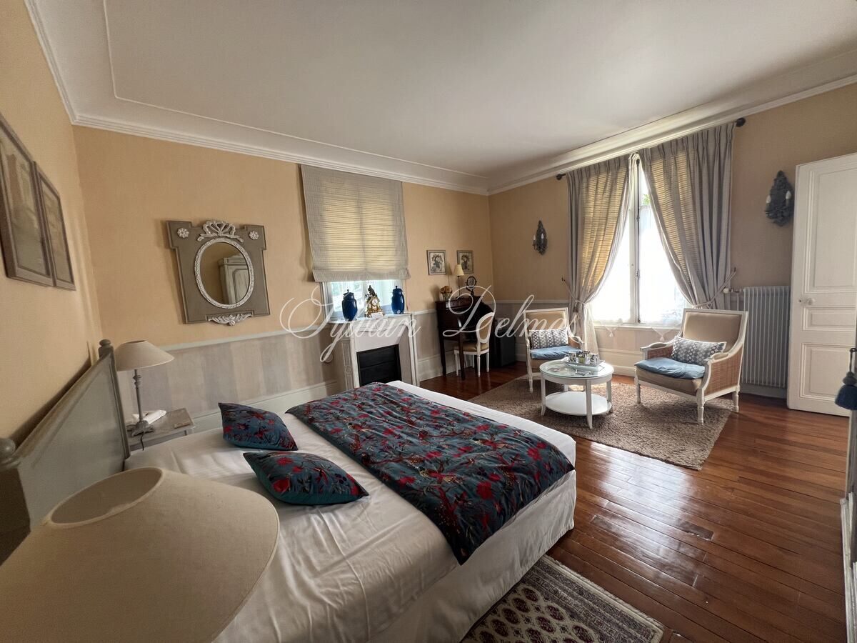 MANOIR PLEIN CENTRE D'AMBOISE avec un gros potentiel d'hébergements touristiques