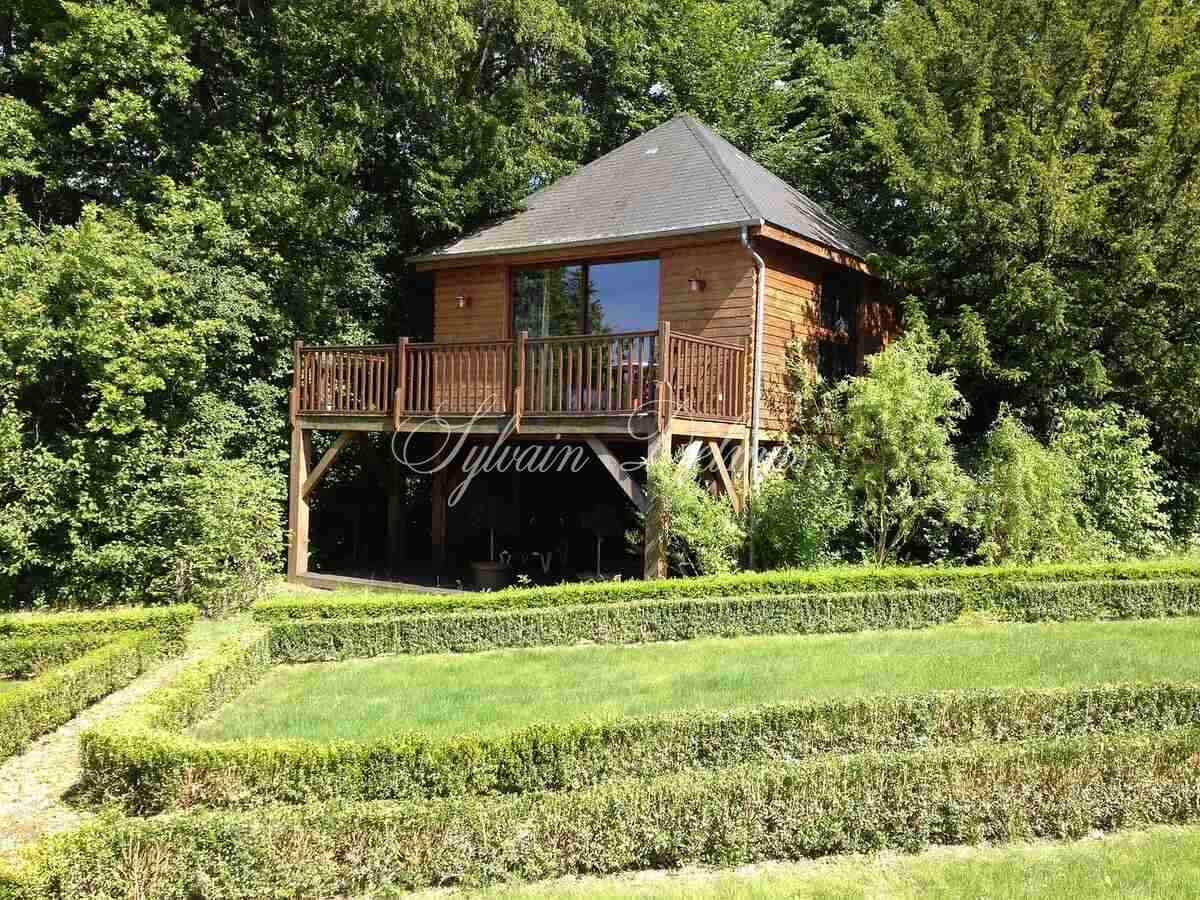 MANOIR PLEIN CENTRE D'AMBOISE avec un gros potentiel d'hébergements touristiques