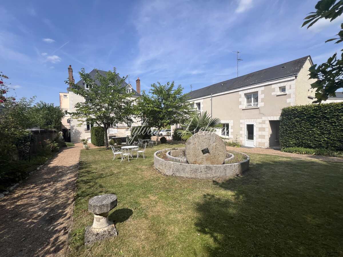 MANOIR PLEIN CENTRE D'AMBOISE avec un gros potentiel d'hébergements touristiques