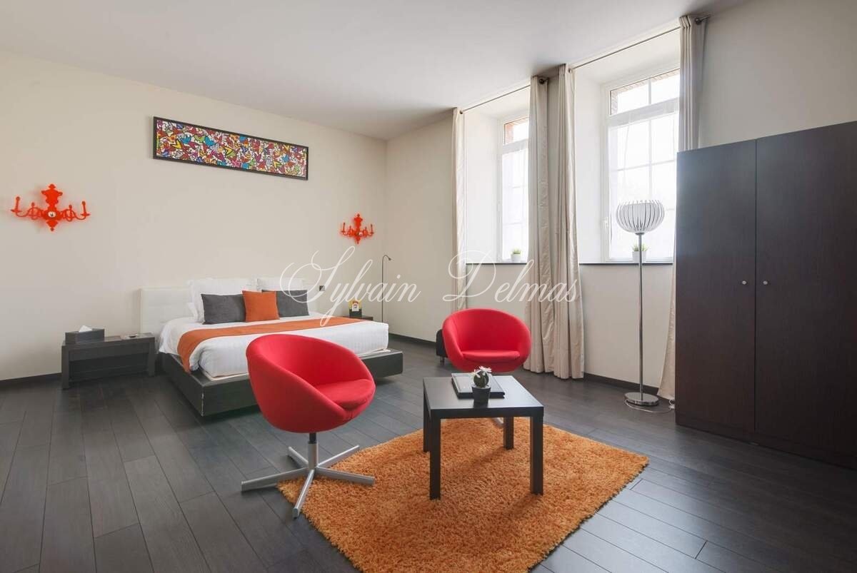 Château XVIII ° ET ENSEMBLE HOTELIER SUR PLUS DE 150 HESTARES  12M€