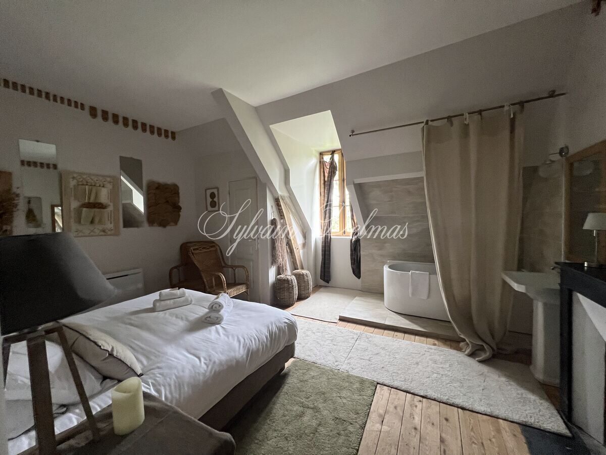 Manoir — A 1H50 de PARIS impressionnant ensemble immobilier du XV et XIXème