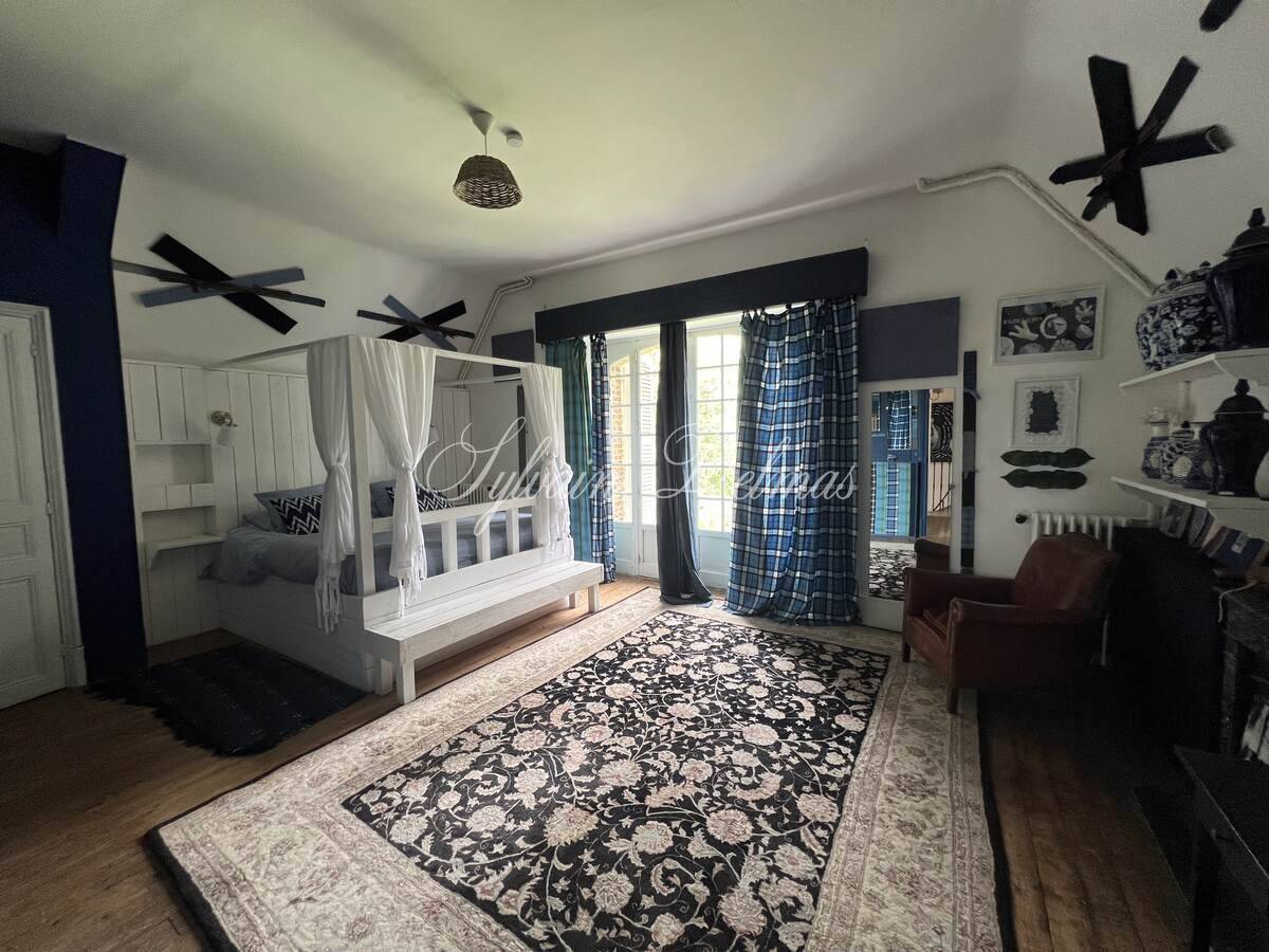Manoir — A 1H50 de PARIS impressionnant ensemble immobilier du XV et XIXème