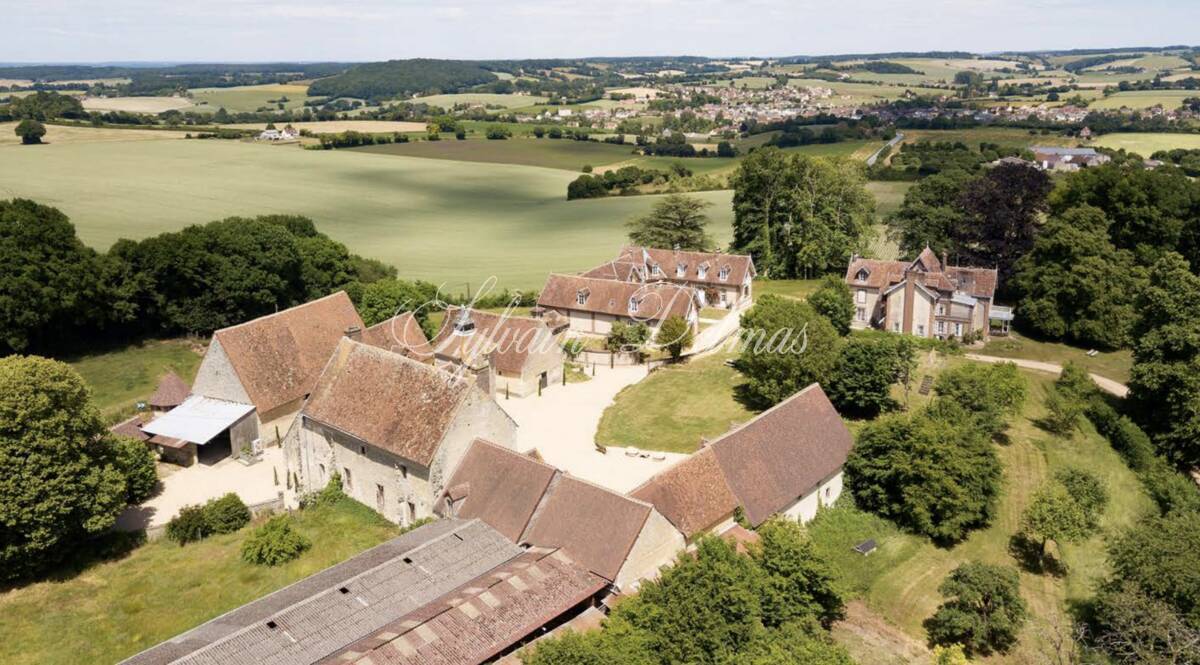 Manoir — A 1H50 de PARIS impressionnant ensemble immobilier du XV et XIXème