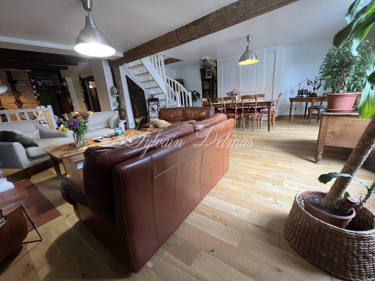 Hôtel particulier — Maison XIX ème en tuffeaux quartier cathédrale Tours 240 M2