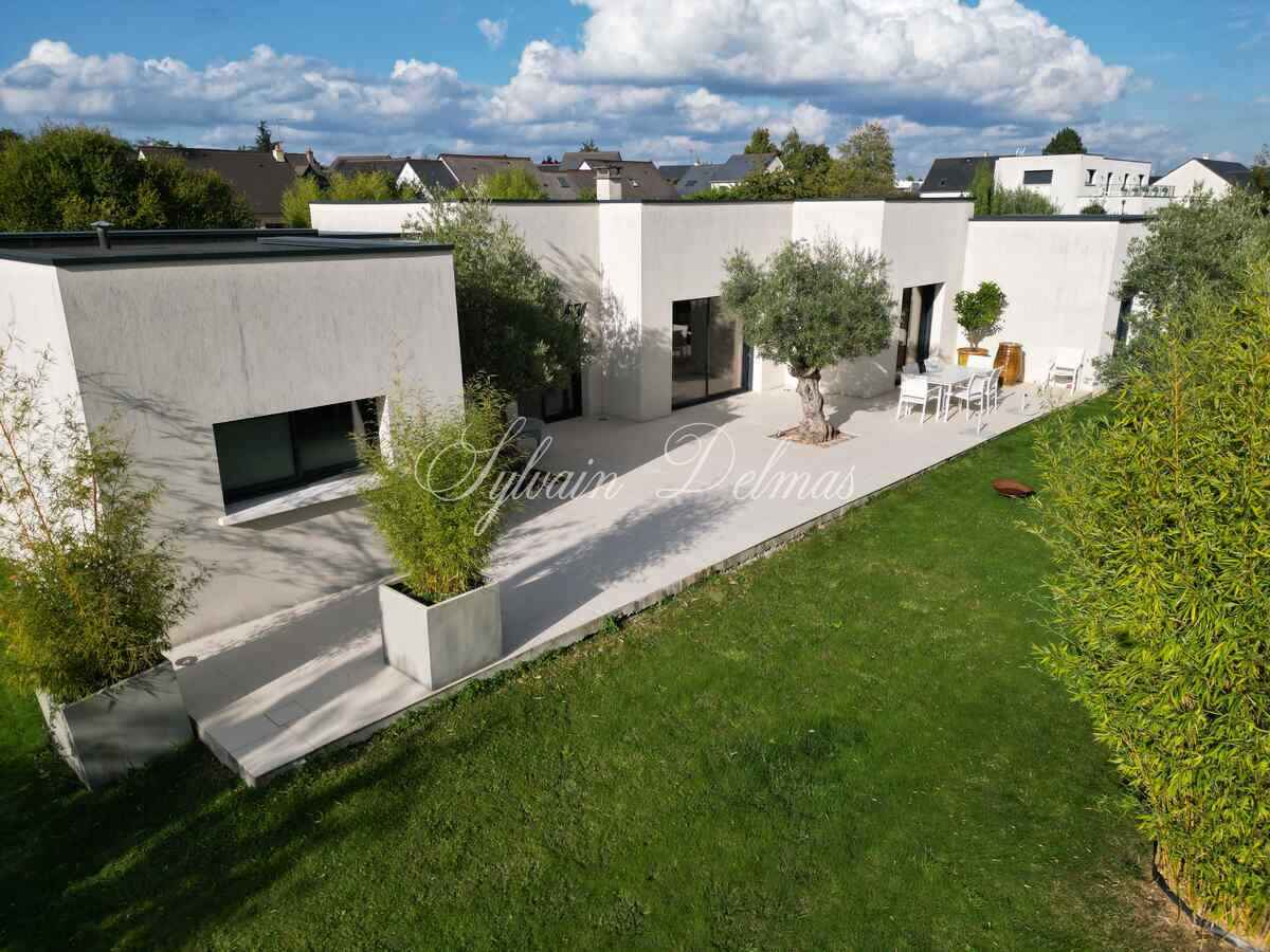 Maison d'architecte — Villa Moderne de plain-pied 150m2 à Saint-Cyr-sur-Loire
