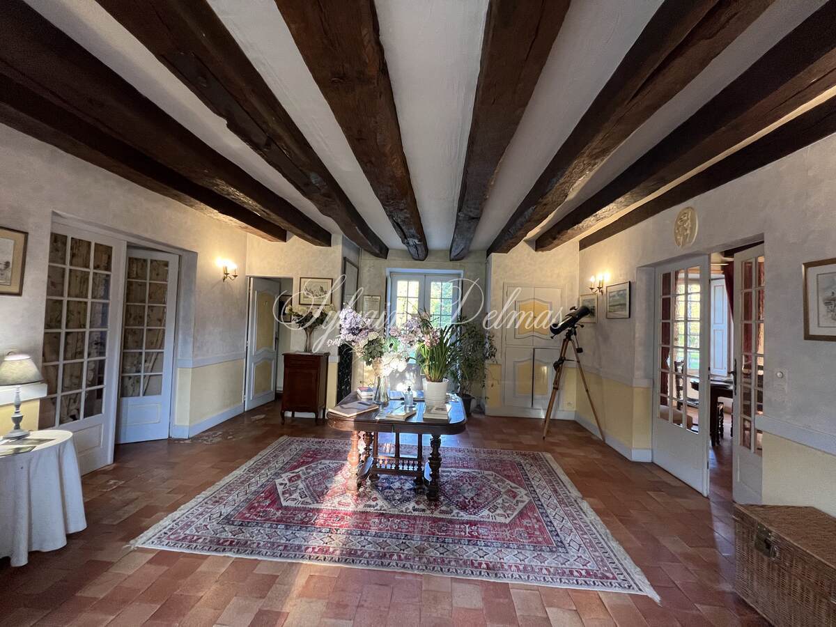 AUTHENTIQUE MANOIR DU XV et XVIIIème à 15 minutes de TOURS avec 90 hectares d'un seul tenant