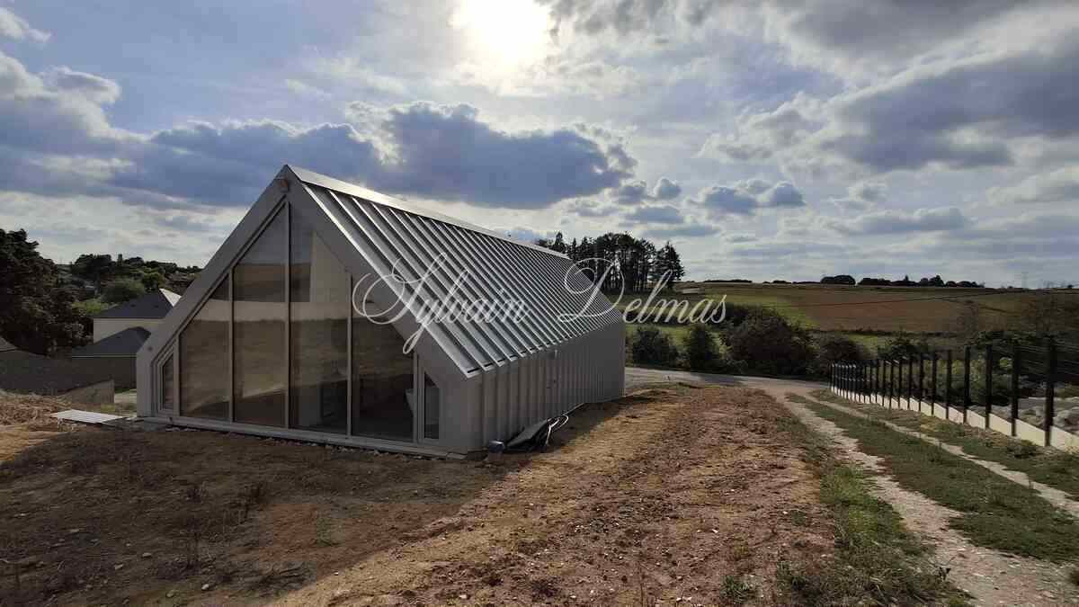 Maison d'architecte — Maison contemporaine atypique à vendre 6 pièces proche de TOURS.