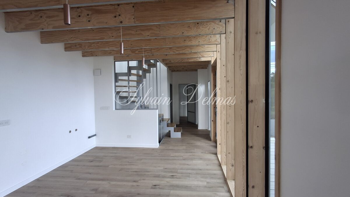Maison d'architecte — Maison contemporaine atypique à vendre 6 pièces proche de TOURS.