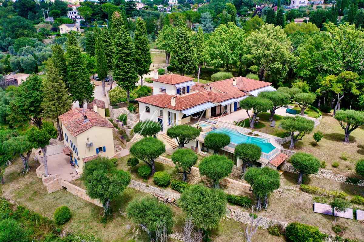 Villa — Luxueuse propriété sur plus de 3,4 hectares de terrain