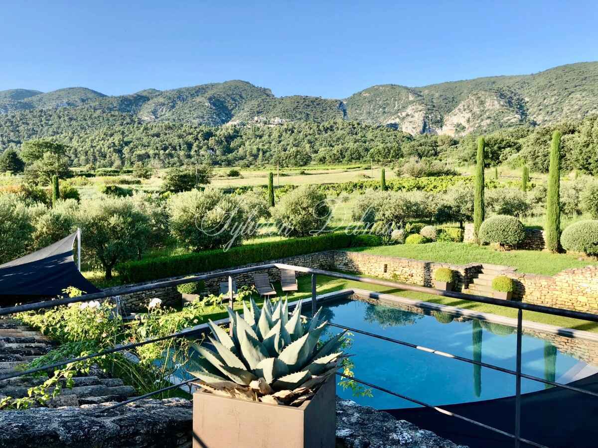 Maison provençale — A OPPEDE exceptionnelle propriété du 18 eme de près de 465 m2 entourée d'oliviers et de vignes