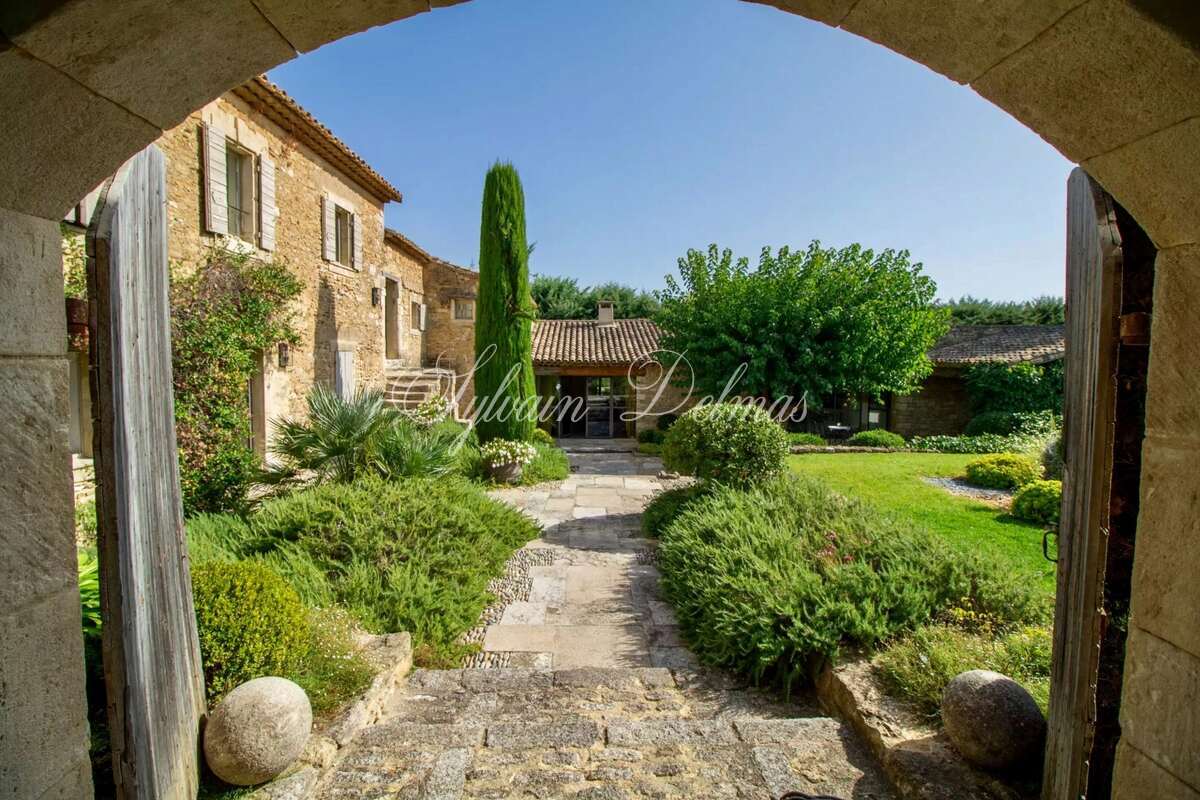 Maison provençale — A OPPEDE exceptionnelle propriété du 18 eme de près de 465 m2 entourée d'oliviers et de vignes