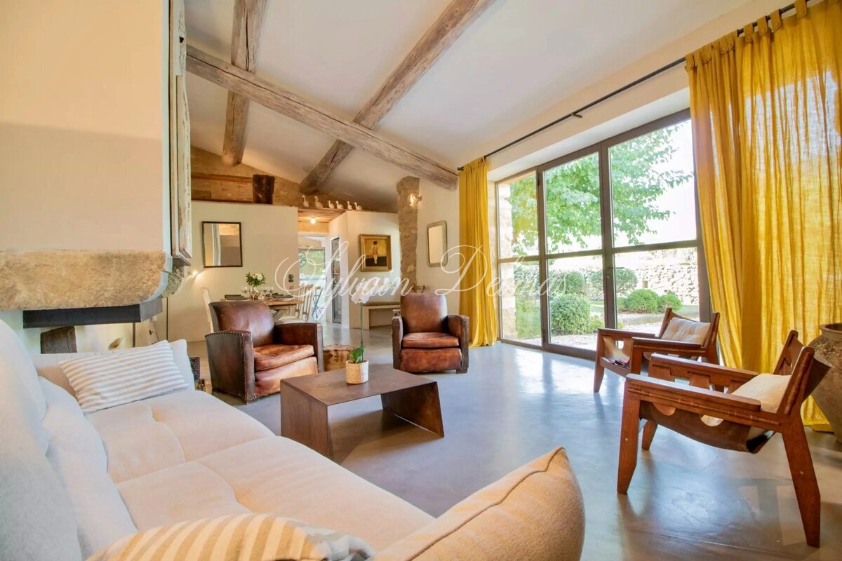 Maison provençale — A OPPEDE exceptionnelle propriété du 18 eme de près de 465 m2 entourée d'oliviers et de vignes