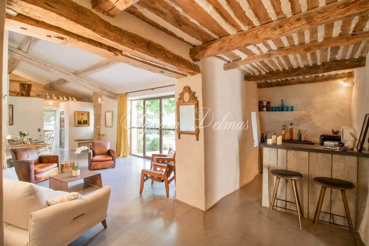 Maison provençale — A OPPEDE exceptionnelle propriété du 18 eme de près de 465 m2 entourée d'oliviers et de vignes
