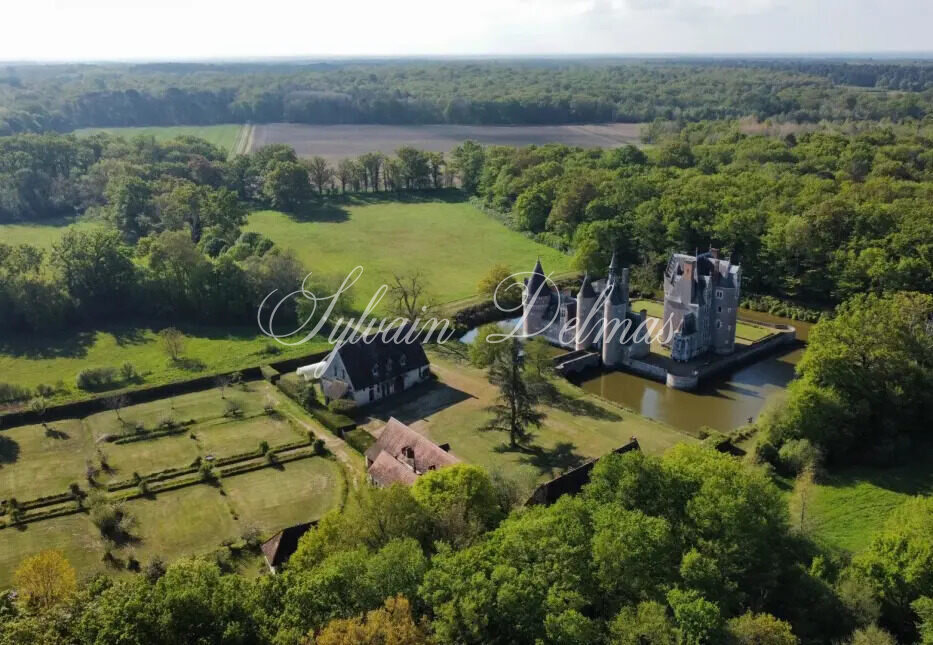 Vente d'un magnifique château du 15eme (ISMH) en sologne sur 40ha.