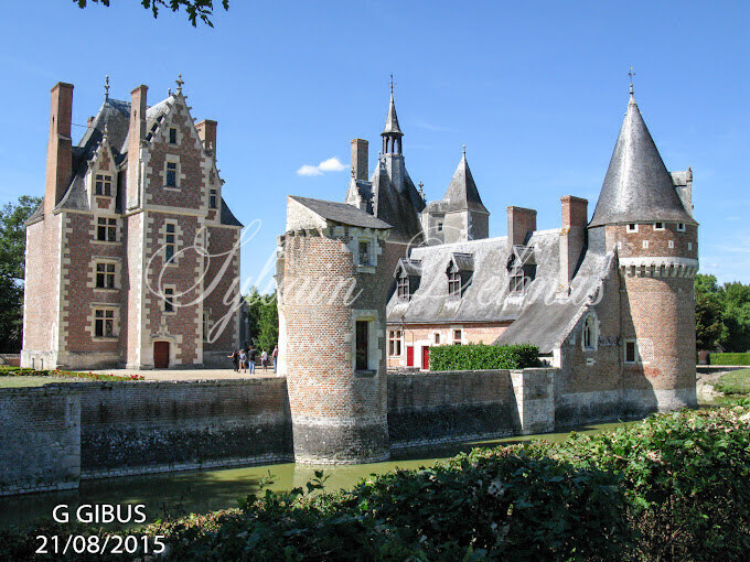Vente d'un magnifique château du 15eme (ISMH) en sologne sur 40ha.