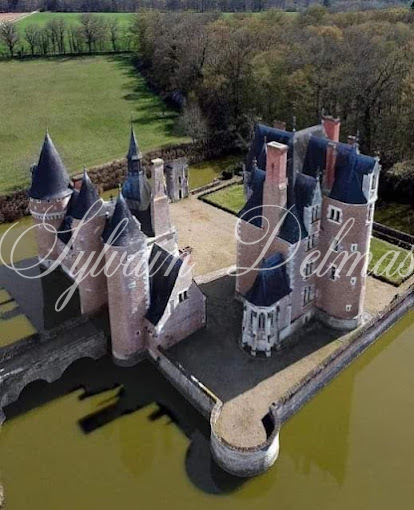 Vente d'un magnifique château du 15eme (ISMH) en sologne sur 40ha.
