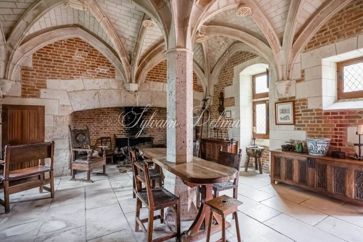 Vente d'un magnifique château du 15eme (ISMH) en sologne sur 40ha.